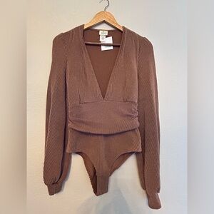 Super cute body suit, greatt details. Unique. Brand new.